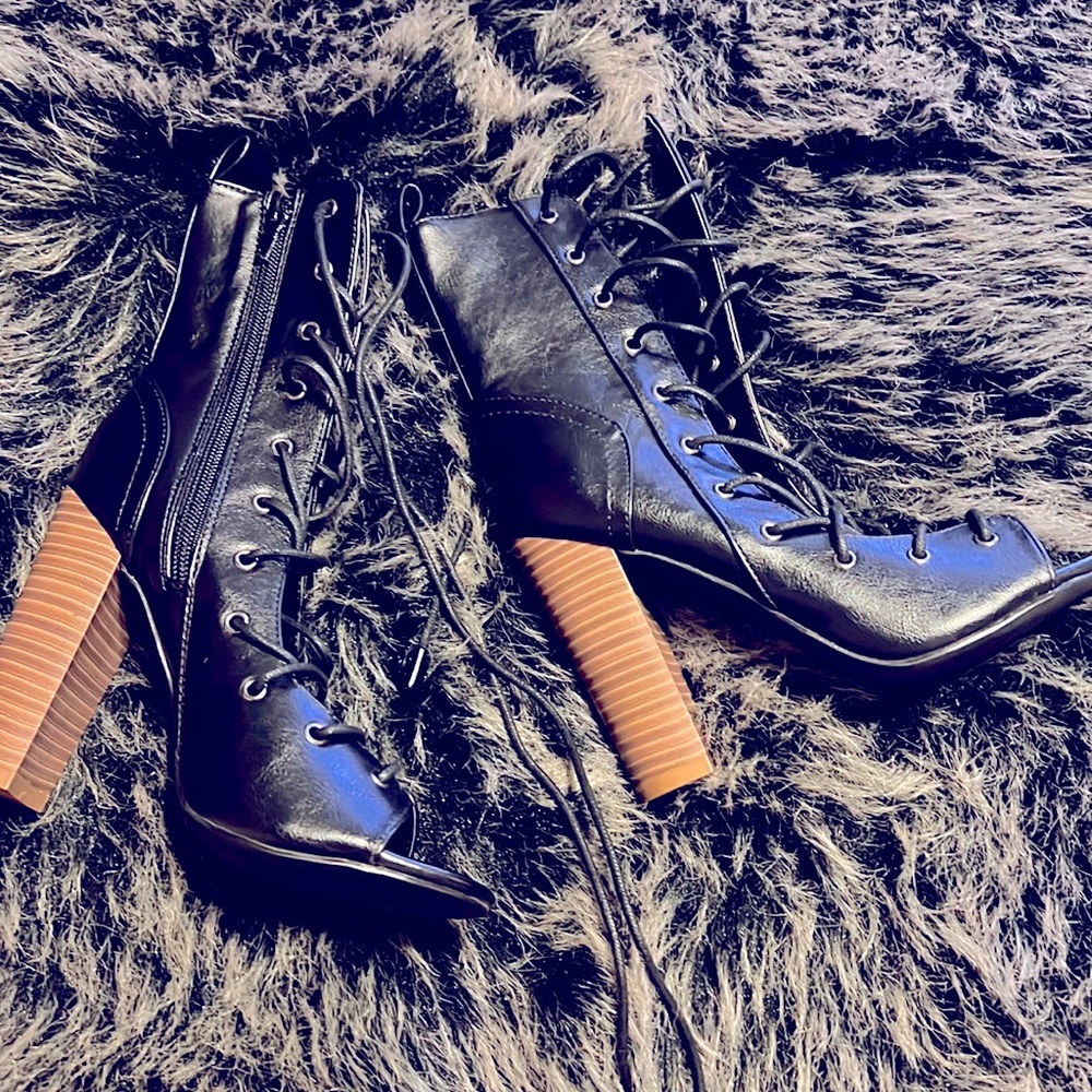 Miss Lola Heels 🖤 (6)